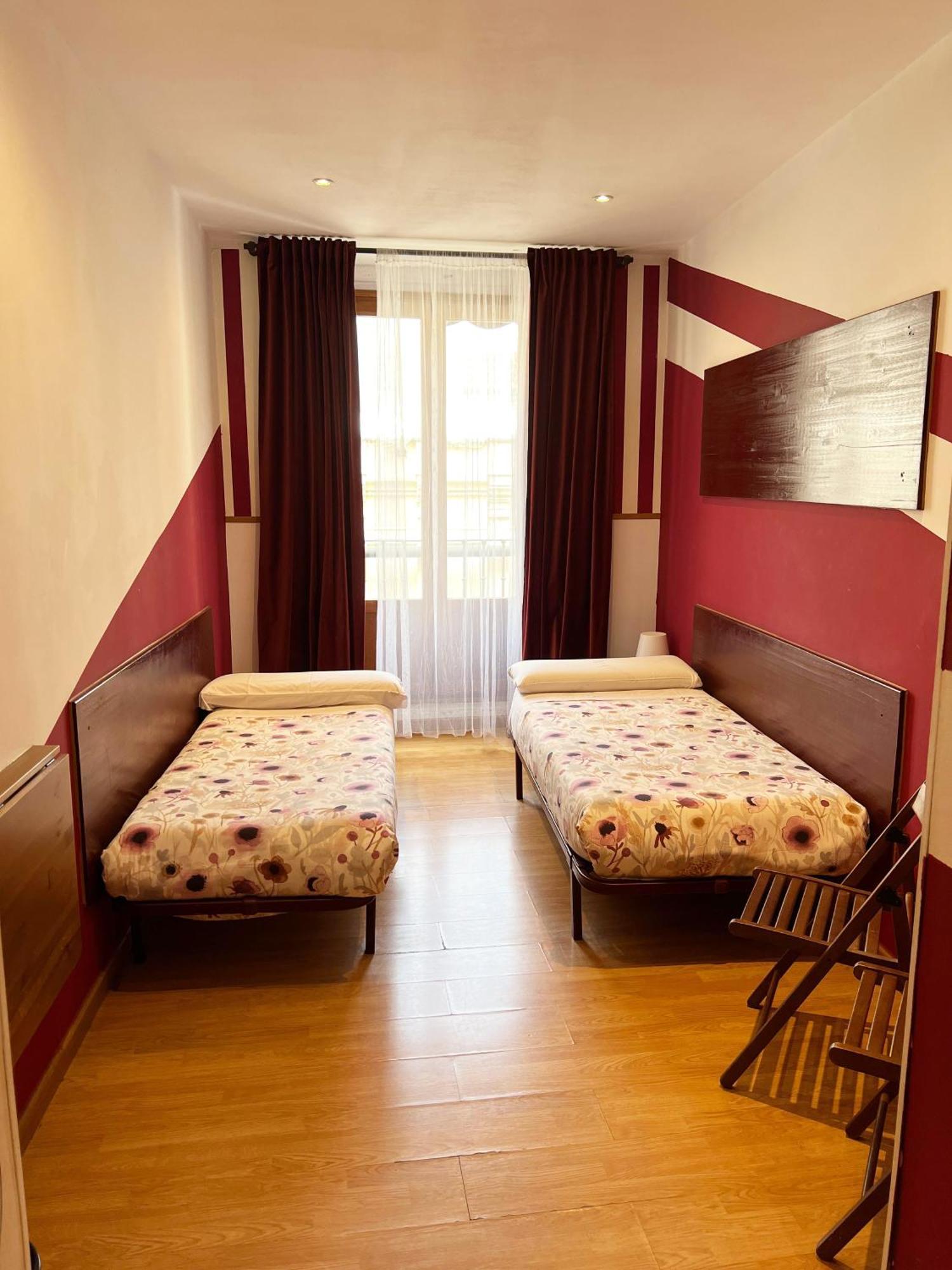 Hostal Abaaly Madrid Luaran gambar