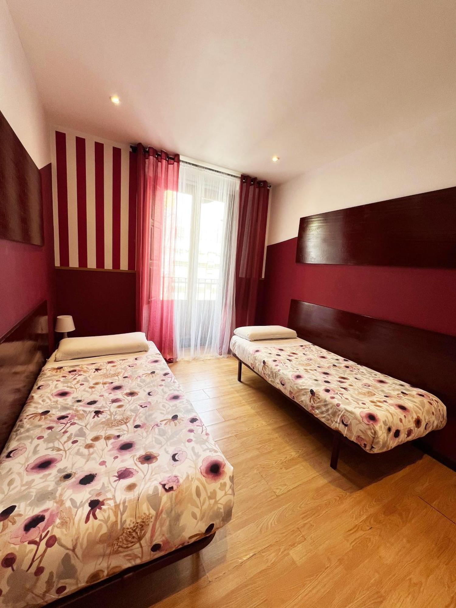 Hostal Abaaly Madrid Luaran gambar