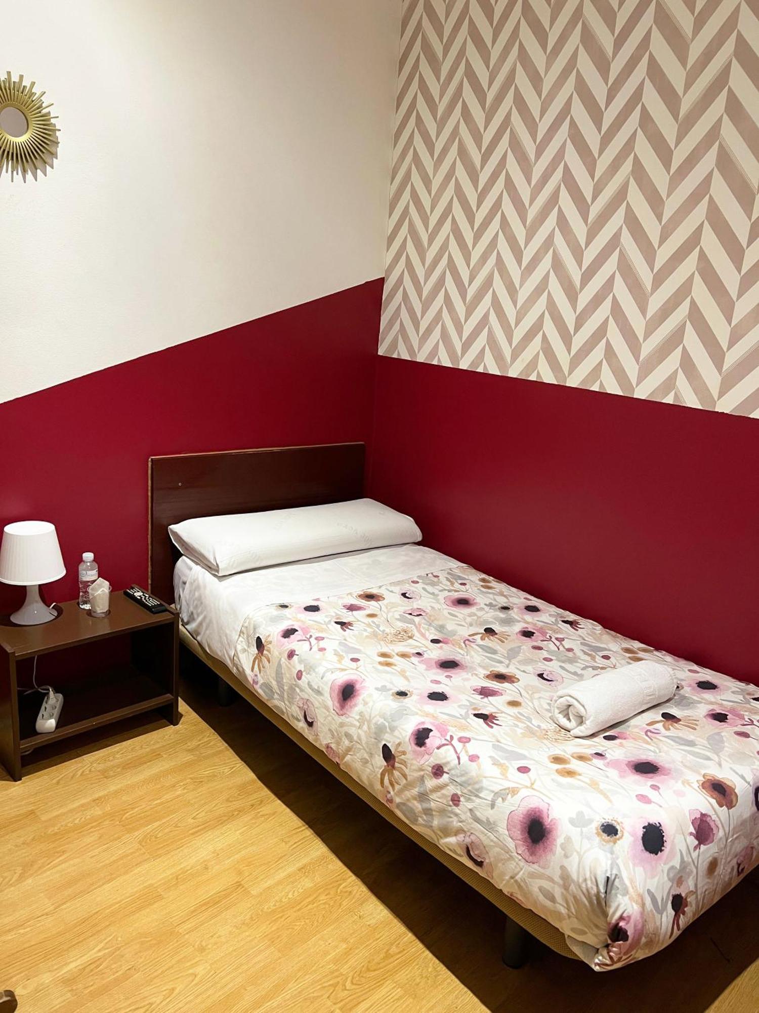 Hostal Abaaly Madrid Luaran gambar