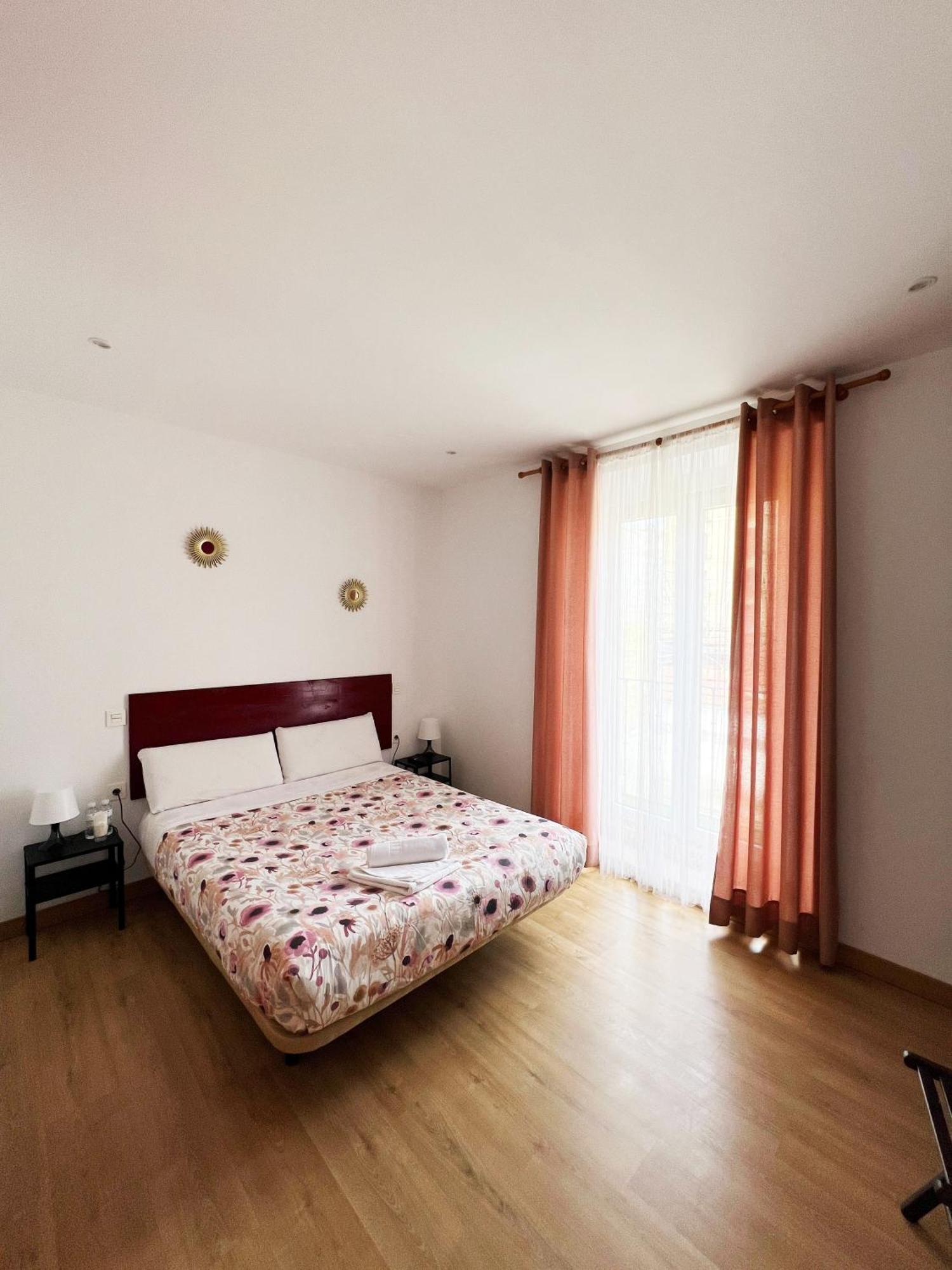 Hostal Abaaly Madrid Luaran gambar