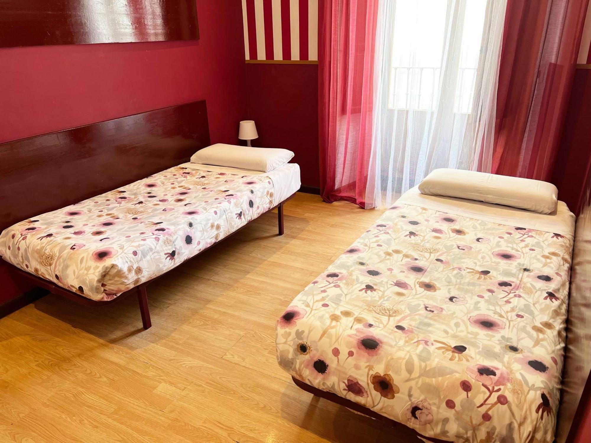 Hostal Abaaly Madrid Luaran gambar
